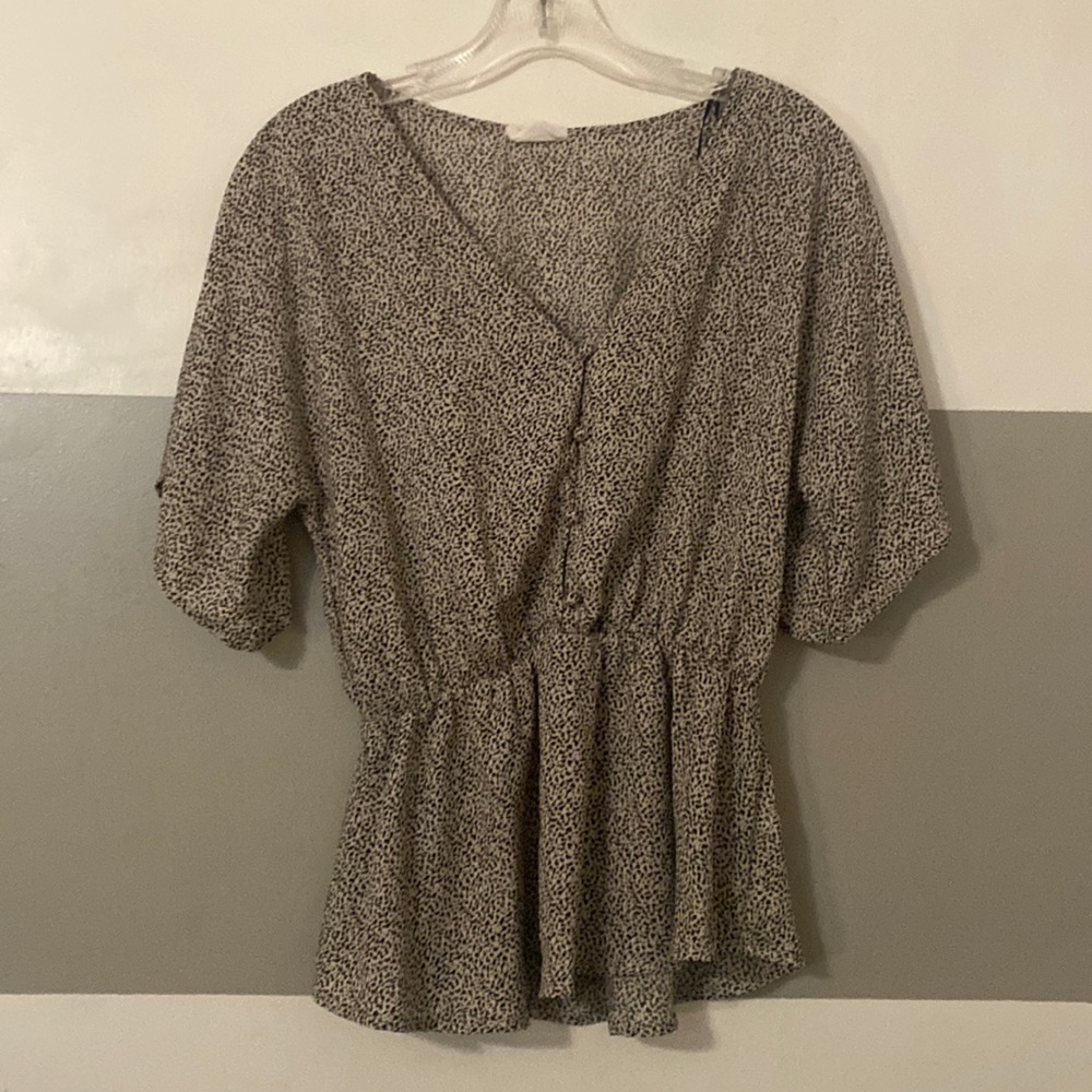 Cute patterned flowy blouse! (M)